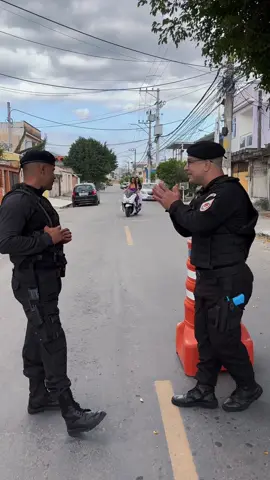 É assim mesmo que acontece? #policia #policial #meme #viral #comedia #humor #assedio @Peixoto 