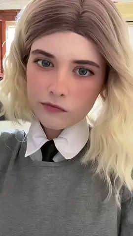 what is your favorite style of her? #gwenstacy #gwenstacycosplay #spidermanacrossthespiderverse #spidermanacrossthespiderversecosplay #spiderwomancosplay 