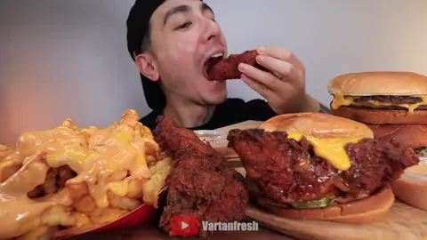 Thursdays are just better with #daveshotchicken #spicychickensandwich #chickentenders #davessauce #daveshotchickenisit #asmr #mukbang #crunchysounds #fyp 