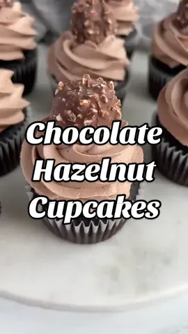 Chocolate hazelnut cupcakes! Recipe: https://cakemehometonight.com/chocolate-hazelnut-cupcakes/ #chocolatehazelnut #nutella #cupcakes #christmascupcakes 
