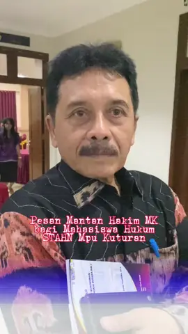 Sedang kuliah Hukum di STAHN Mpu Kuturan Singaraja? Kita simak yuk, pesan Hakim Mahkamah Konstitusi RI 2003-2008 & 2015-2020, Dr. I Dewa Gede Palguna, gimana sih menjadi mahasiswa Hukum yang sukses kelak.  Diresapi ya, siapa tahu kamu bisa mengikuti jejak beliau yang sukses di bidang Hukum. Gass!! #stahnmpukuturansingaraja #mpukuturansingaraja #kuliahdistahnmpukuturansingaraja #infokuliah #kuliahdimpukuturansingaraja 