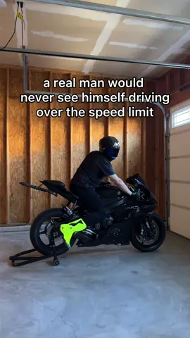 it doesnt happen if i dont see it 🙈🦑 #fyp #viral #motorcycle #comedy #humor #yamaha #r6 #speed #realman 