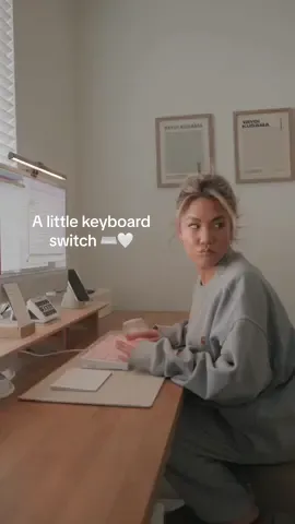 My favorite part of this room 🥰 #wfhdesksetup #keyboardasmr⌨️ #wfhsetupinspiration #wfhdeskchair #desksetupaesthetic #CapCut 