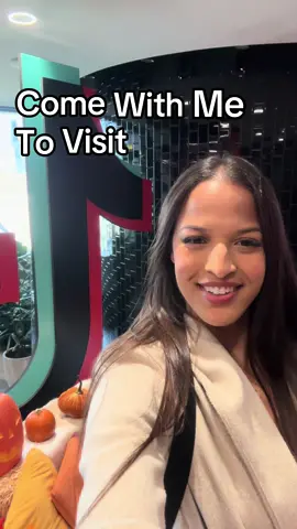 Come with me to the TikTok Office in NYC! #travelbucketlist #CasaTikTok #tiktokoffices #tiktokofficesnyc #sephoraincubatorprogram #creator #latinxcreator 