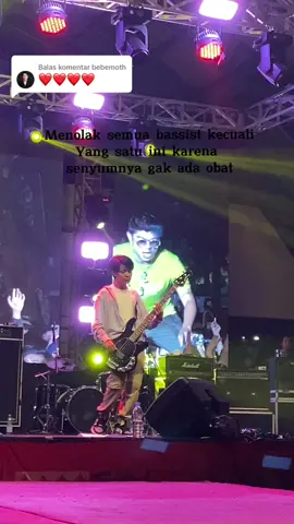 Membalas @bebemoth emang boleh salting sebrutal itu?😭🫶🏻#bebekangenband #pangkalpinang #konserkangenband 
