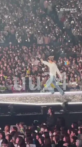nhìn khung cảnh này muốn khóc quá 😥  cre: uu24 #jun #seventeen #vantuanhuy #wenjunhui #junhui #moonjunhwi  #followconcert #xuhuong #fyp 