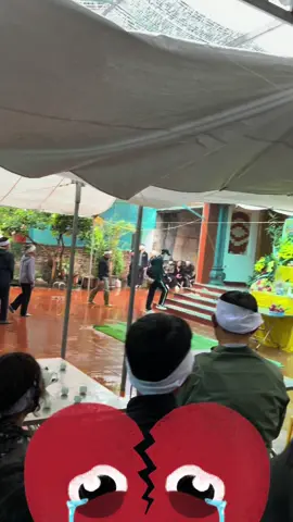 2 năm đi Nhật, ngày về Em chỉ còn được nhìn thấy bố qua tấm kính ngăn ở quan tài😞😞