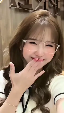 Em bắt cái ghế em ngóng trông anhhh dề .. Qua bao mùa xuân Phương ơi lấy chồng được chưa 🫣🫣🫣 #ngocphuongg1703 #trending #xuhuongtiktok #vacaiket #fyp 