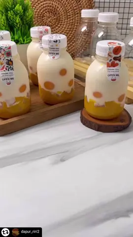 BOTOL DAN CETAKAN BOLA BELI DI DAMBISHOPP YAAA #Repost - @dapur_riri2 by @get_regrammer Mango creamy  ✅Bahan  500 gr mangga ( di blender halus ) Nata decoco 1 kaleng susu evaporasi  300 ml susu cair  100 gr kental manis 1 pouch puding mangga susu instan  ( masak sesuai kemasan ) ✅penyelesaian  Masak puding mangga sesuai petunjuk kemasan , lalu tuang di cetakan jelly by @dambishopp , dan tunggu hingga jelly set , Di wadah lain campur susu evaporasi , susu cair dan kental manis, aduk rata . Siap kan botol gendut kapasitas 250 ml by @dambisopp  Masukkan mangga yg sudah di blender  Natadecoco, puding mangga, terahir siram dengan kuah susu , tutup rapat botol nya dan tambah stiker, Simpan di kulkas sebelum di nikmati, Selamat mencoba , ✅CETAKAN ES BATU / JELLY 33 LUBANG By @dambishop  WARNA RANDOM GABISA PILIH HARGA : 19.000 / PCS ✅BOTOL GENDUT 250 ML By @dambishopp  KAPASITAS 250 ML SIZE : diameter 6.3 cm Tinggi  11 cm Lingkar = 20.8 cm BAHAN PLASTIK Info order dan pemesanan bisa  Cek di Instagram nya @dambishopp  Banyak banget cetakan dan packaging unik dan cantik ya bestie 🥰🥰 #homebaking #baking #happybaking#happycooking #reelsinstagram#idejualan#bolu #bolumini#donat #donatkentang#foodshare#loyangkue#jualcetakankue#loyangkuejakarta#penekandonat#bakingtools #idejualan #idepackaging #idepackagingkue #dambishopp #fypシ゚viral #fyp #fypage #trending #viral #videomasak #puding #videomakan #dambishopp 