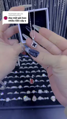 Trả lời @onthanhtuyntuyn dây cỏ 4 lá đeo được 2 kiểu siêu xinh chất liệu : chuẩn bạc ta . Cứ bị báo vi phạm hoài nên không giám live chứ em dây này đẹp lắm luôn đó mấy chị em mk ạ ❤️#bạc_đẹp_hải_hạnh #e_hạnh_uy_tín #hhj #bạc_ta #xuhuong #VoiceEffects 