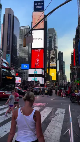 è mattina a NY❤️ #fyp #fy #ny #newyork #timesquare #timesquarenewyork #buongiorno #perte #usa 