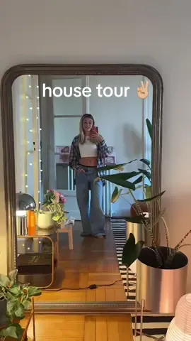 mon salooon ✌🏼 vous voulez voir quelle pièce maintenant ? #housetourcheck #housetour #salondecoration #salon #decoappartement #parisappartment #decorationparis 