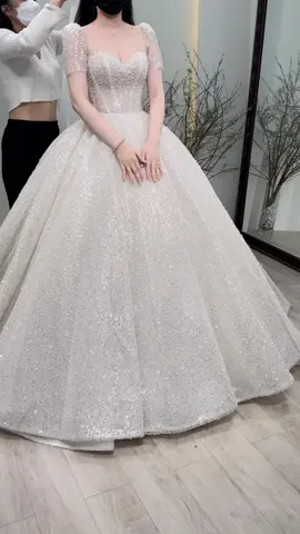 Xem lại vẫn thích cái này nhất, vậy mà cuối cùng k chọn 🥹🥹🥹 #weddingdress 
