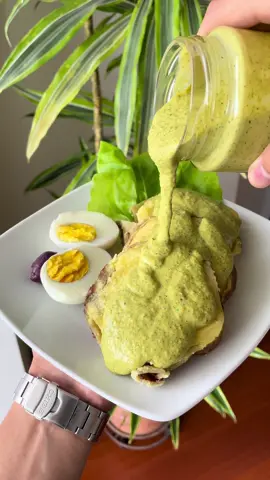 OCOPA 🥔🇵🇪 Una salsita clásica PERUANA 🇵🇪 perfecta para comer, no solo con papita, sino que también con, choclo, huevo, arroz… TODO 🔥😮‍💨 (2-3 porciones) SALSA OCOPA 🇵🇪💚 10 u de galleta animalito 150 ml de leche evaporada  1/2 u de cebolla morada 1/2 atado de huacatay 100 gr de queso fresco  4 u de aji amarillo  2 dientes de ajo 1 puñado de maní 4 cda de aceite Sal y pimienta (al gusto)
