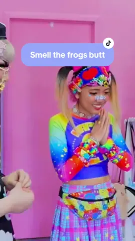 Inspecting @rachel 🐸 frog butts at @Kei Collective :-) Full tour video on my youtube channel cybr.grl! 💖