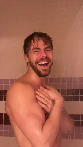 Wifey caught me practicing in the shower for the show 🤣 @Hayley Erbert #symphonyofdance #symphonyofdancetour 