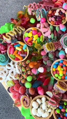 THE CANDY BOARD  🍭 #candy #candyboard #sweettooth #sugarsugar #sweets #desserts #sweettooth #dessertboard #candytok #candystore #grazingboard #charcuterie #charcuterieboardsoftiktok #grazingtable #graze #sugar #sugarrush 