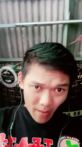 mandi pagi tuh emang rasanyaaa...hhhhggg