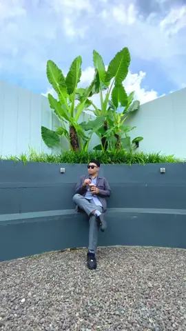 Hidden Gem baru di Sukabumi nih ,tempatnya bener bener tersembunyi masuk gang kecil rumah warga guy’s 😁 #wargaholy #fyp #fypシ゚viral #fypage #fypdongggggggg #masukberanda #abcxyz #zyxcba #cafe #arstetic #tiktokcafe #tiktokfood #hiddengems #santorinivibes #sukabumi 