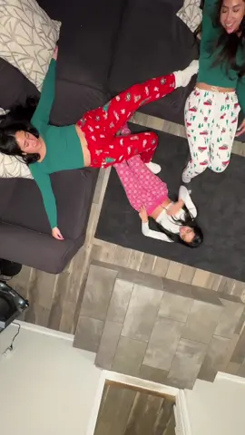 Roomiess, missing nay🥺 #parati #roommates #pedas #christmas #fyp #mexicanas 