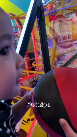 Masyaallah seneng’y udh bisa kaya Aa bisa masuki bola basket 😀