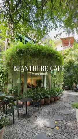 Không khí Giáng Sinh đã về đến khu vườn xanh mát siêu thơ của nhà Beanthere Cafe 🍃 #beantherecafe #quáncafeviewđẹp #cafechill #cafesongao #giangsinh #noel #christmas #cafesaigon #reviewcafe #cafequan1 #1001tiemcafe #xuhuong 
