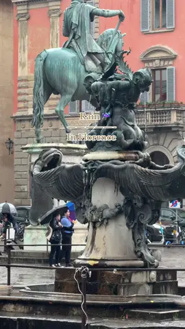 Rain in florence 🌦️ ———————— #rainyday #raininflorence #florenceitaly #florence_itally #firenzeitaly🇮🇹 #firenzeitaly🇮🇹 #ilmioviaggioafirenze #florence #italy🇮🇹 #italia 