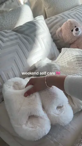 girl therapy fr 💞🎀 #selfcareroutine #SelfCare #girltherapy #girl #aesthetic #winterfashion #winteroutfit #selfcaretiktok #selfcaresunday 