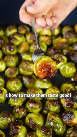 ROASTED BRUSSELS SPROUTS 🌱  If you don’t like Brussels sprouts, you probably didn’t prepare them right yet…😉 They can be really delicious and the perfect side for Christmas! 🎄 Much love Maya ✨ RECIPE (4 servings, 30min prep time): -500g Brussels sprouts Remove any wilted leaves and cut in half. Preheat the oven to 230C/450F and drizzle some oil on a baking tray, also preheat it. -a touch of oil -salt and pepper to taste  -1 Tbsp maple syrup -1-2 Tbsp balsamic vinegar  Mix everything with Brussels sprouts, Transfer to a hot baking tray, the Brussels sprouts should face the baking tray. Bake for 20-25mins. Drizzle with balsamic vinegar before serving. - GERÖSTETER ROSENKOHL 🌱 Wenn du keinen Rosenkohl magst, hast du ihn wahrscheinlich noch nicht richtig zubereitet…😉 Er kann wirklich lecker sein und ist die perfekte Beilage für Weihnachten! 🎄 Viel Liebe Maya ✨ REZEPT (4 Portionen, 30min Zubereitungszeit): -500 g Rosenkohl Verwelkte Blätter entfernen und halbieren. Backofen auf 230 °C vorheizen und etwas Öl auf ein Backblech verteilen, ebenfalls vorheizen. -ein Schuss Öl -Salz und Pfeffer nach Geschmack -1 EL Ahornsirup -1-2 EL Balsamico-Essig Alles mit Rosenkohl mischen, Auf ein heißes Backblech geben und 20-25min backen. #easyfood #easyveganrecipes #EasyRecipes #easyveganmeals #veganmeals #veganrecipes #brusselssprouts #veggierecipes .