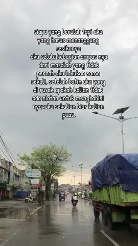 selalu menjadi tumbal dari kesalahan orang lain. 