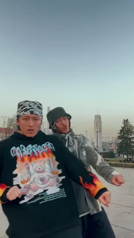 Под какие звуки еше можно, накидайте #omaematwins 