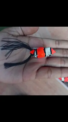 LO PUNYA SOFT FROG HOOK VMC ,, LO PUNYA PERCAYA DIRI 😎🔥🔥🔥🔥🔥 #umpancastingkiller #softfrog #softfroghandmade🇮🇩 #jioslure #castinggabus #umpancastinggabus #umpancasting #vmc #vmchook #luresoftfrog #FYP #castingharuan #softfrogskirt #softfrogberdiri 