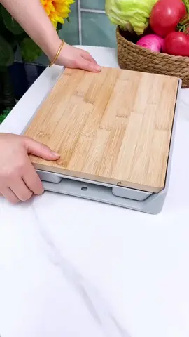 Forget messy chopping! This bamboo cutting board has a secret draw. #tiktokmademebuyit #musthaveproducts #kitchengadgets #cuttingboard #bambooproducts 