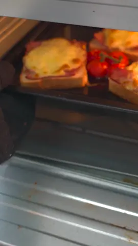Sambungan dari tutorial roti sebelumnya, kali ini kami akan mempersembahkan resep roti telur keju bacon yang lezat! Ini adalah sarapan yang sangat bergizi dan seimbang. #bearappliance #bearmalaysia #simplecooking #airfryer #ResepiDagingAyam #OvenStim #MalayCooking #DapurKreatif #SteamOvenRecipe