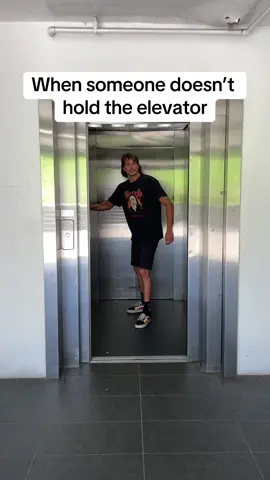 Would you let those feet in? #elevator #hold #aussie #funny #skit #sydney #door #closing 