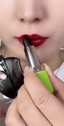 3 Lipstick Colors Tutorial, Lips Hacks #lipstick #makeup #shorts #foryoupage #foryoupageofficiall #viralvideo 