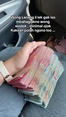 Wes oratau nyenengnoo senengane nggarai sopo maneh lek dudu wong lanang .. #fyp #soundviral #tiktok #xyzbca #masukberanda #fypシ #quotes #foryou #lewatberanda #fy 