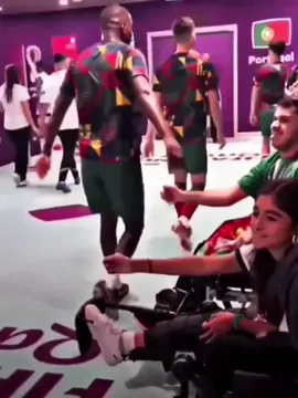 Wholesome Sporting Moments #wholesome #kindness #humanity #respect #athletes #football 