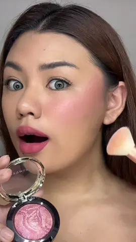 HIGHLIGHTER + BLUSH?!? inlove with this powder baked blush! it’s soo pigmented! 🤍 #KIMUSE #beauty #fyp #makeup #bakedblush #affordablemakeup 