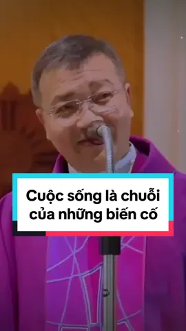 Nhiều người chúng ta chọn cách say để nguôi ngoai, để quên đi đau khổ của một lần thất tình, của một biến cố đau buồn nào đó trong cuộc sống. Để có thể nói ra hết những gì trong lòng cho người đồng cảm với cái tâm trạng mình lúc đó. Cuộc sống là chuỗi của những biến cố. Chúng ta có rất là nhiều cách để làm trong những cái chuỗi ngày đau khổ đó, chứ không phải cứ chọn r ư ợ u b i a là cách giải tỏa duy nhất. Hãy suy nghĩ mọi việc thật tích cực bạn nhé! #tamsuconggiao #lmphuongdinhtoai #thattinh #daukho #chiatay 