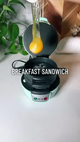 I am hooked on these breakfast sandwiches again 🤤 This sandwich maker is the perfect gift for a holiday gift exchange 🎁 #asmr #breakfast #breakfastsandwich #mcdonaldsathome #mcdonalds 