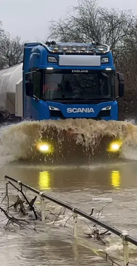 HGV’s Enjoying The Flooding…😎💪 #FYP #HGV #Flooding #FLOOD #UK #Leicestershire #Bottesford #SCANIA #scaniapower #BENGREGERS #ASMR #Waves #satisfyingvideos #satisfaction (Youtube: BENGREGERS)