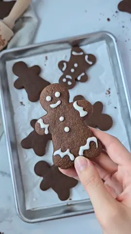Chocolate Gingerbread Cookies 🍫🎄 #christmas #christmascookies #christmasbaking #holidaybaking #gingerbread #gingerbreadcookies #gingerbreadmen #chocolategingerbread 