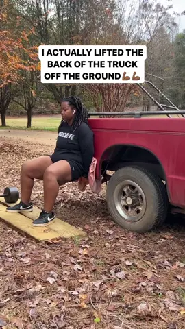 I LIFTED THE BACK OF THE TRUCK OFF THE GROUND 💪🏾👀 #liftingtruck #strongwomen #tryingsomethingnew #challengeyourself #exercise #different #somethingdifferent #strength 