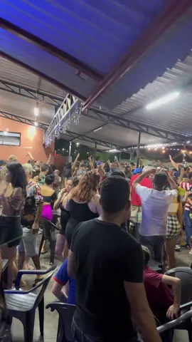 Aquele pagode gostoso na London #role #fy #adega #balada #pagode #