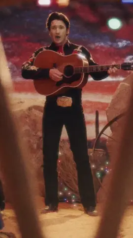I just want a #CowgirlForChristmas...#BehindTheSong #CountryChristmas #ChristmasMusic #DrakeMilligan 