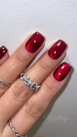 Easy Tutorial On Making Your Magnetic Gel Nail Design Gorgeous 😻❤️🌹 #rednailsdesign #redcateyenails #redmagneticnails #jellycateyegel #jellycateyenails #rubynails #holidaynailinspo2023 #christmasnailart #vettsystore #redchristmasnail 
