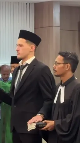 Pengambilan sumpah WNI Justin Hubner #timnasday #fifamatchday #fifa #timnasindonesia #liga1 #liga1indonesia #briliga1update #pialadunia #worldcup #kualifikasipialadunia #justinhubner 