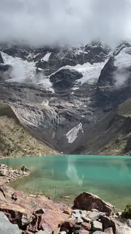 Caminando hacia la Laguna Humantay 💙 . . . #humantay #humantaylake #peru #peru🇵🇪 #cusco #hike #caminata #aventura #shotoniphone #montaña #mountain #glaciar #glacier #snow #nieve #laguna #peruvian #travel #andes #andesmountains #andesperuanos #adventure 