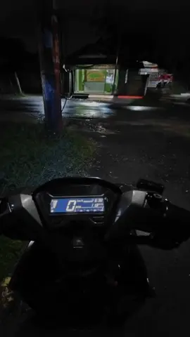 ujan terosss motor jadi gapernah bersihh 😭😭#CapCut#sadvibes #foryourpage #vario125 #variogen1 #fypシ #variosimplekonsep #ogahjinjitstyle #vavarioan #variky125 